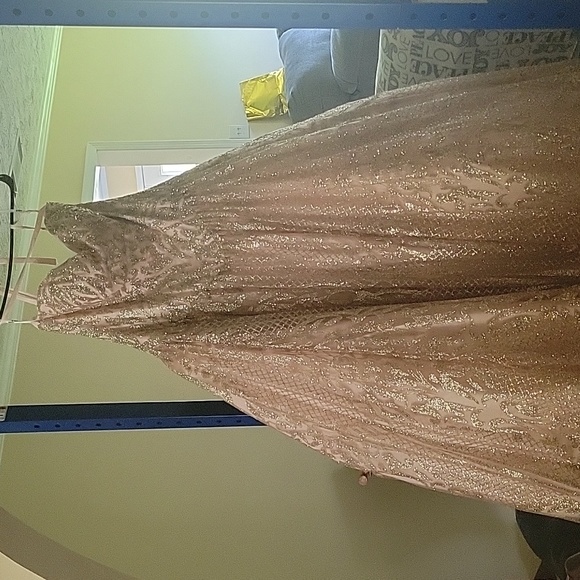 Quinceañera dress - Picture 2 of 2